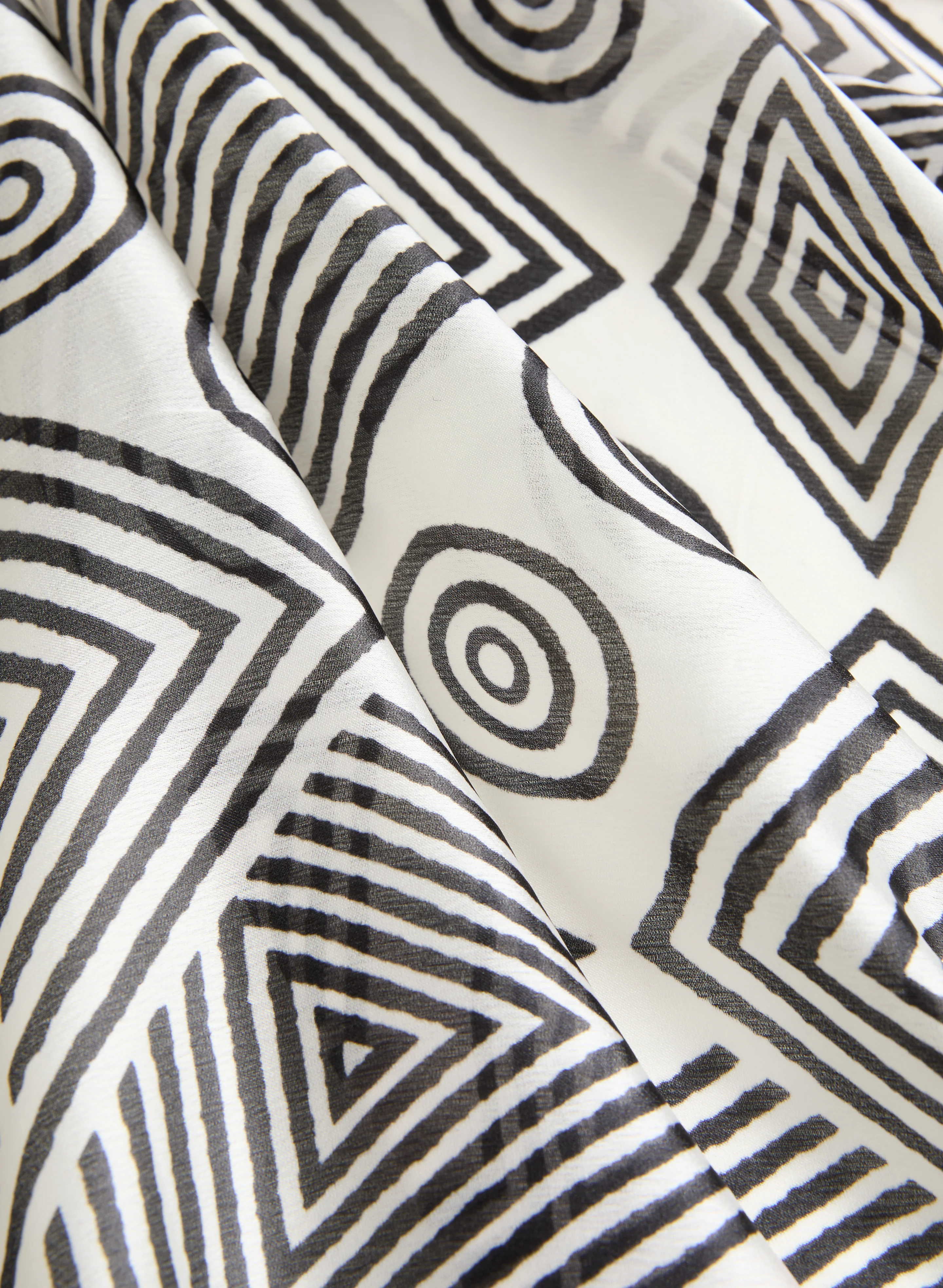 Abstract Geometric Print Scarf - Image 2