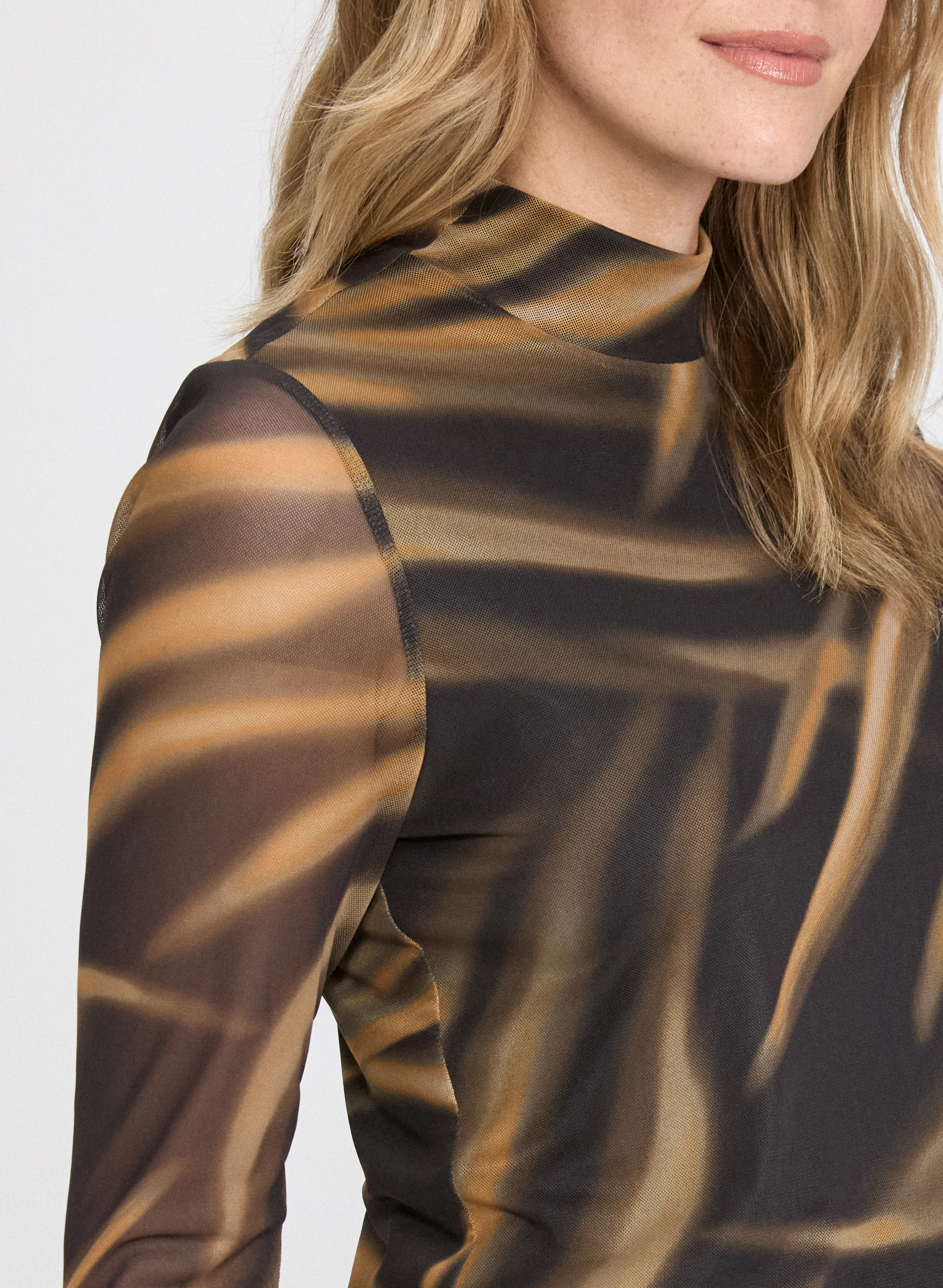 Abstract Mesh Top - Image 4