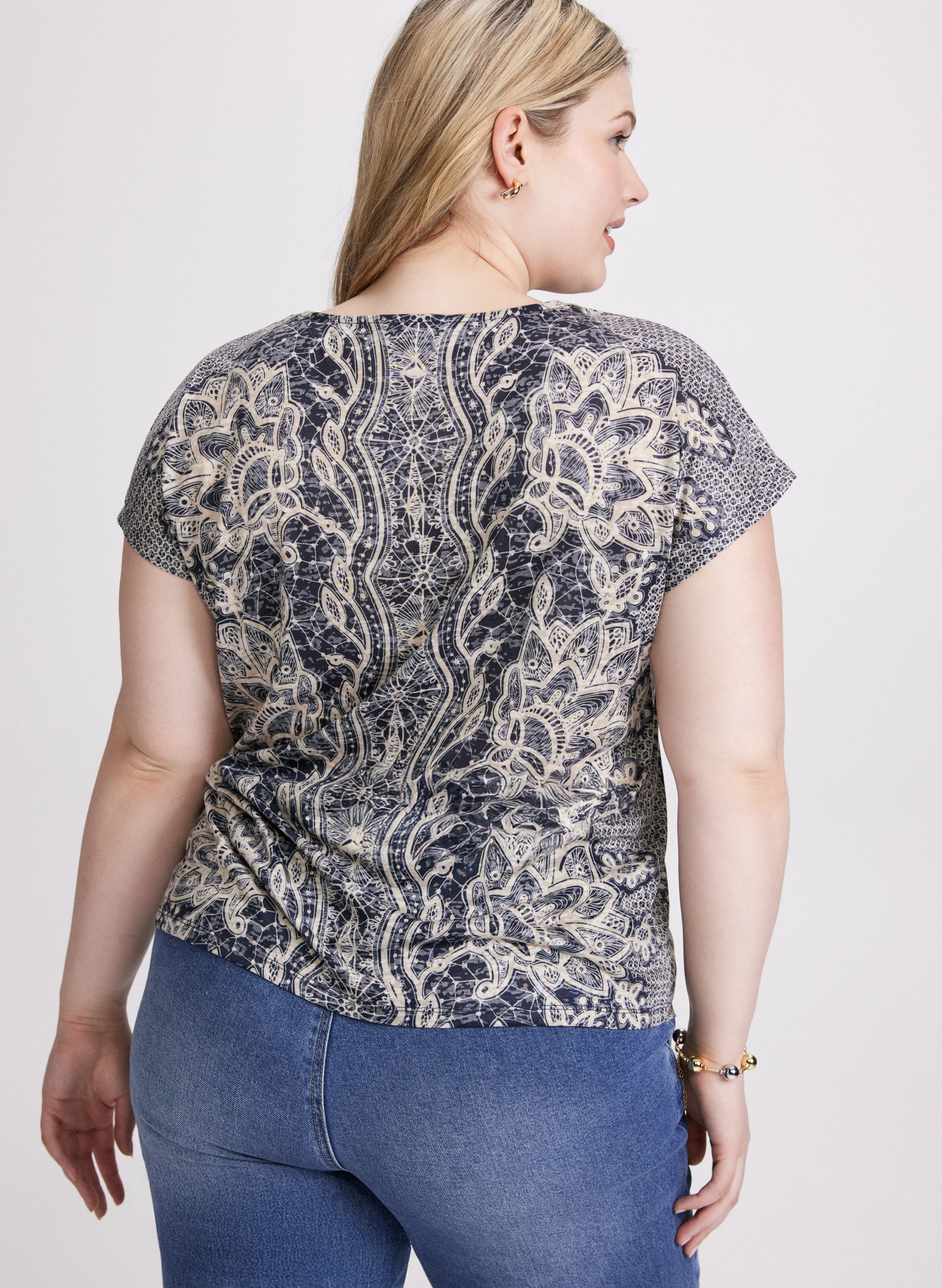 Abstract Rhinestone Embellished T-Shirt - Image 4