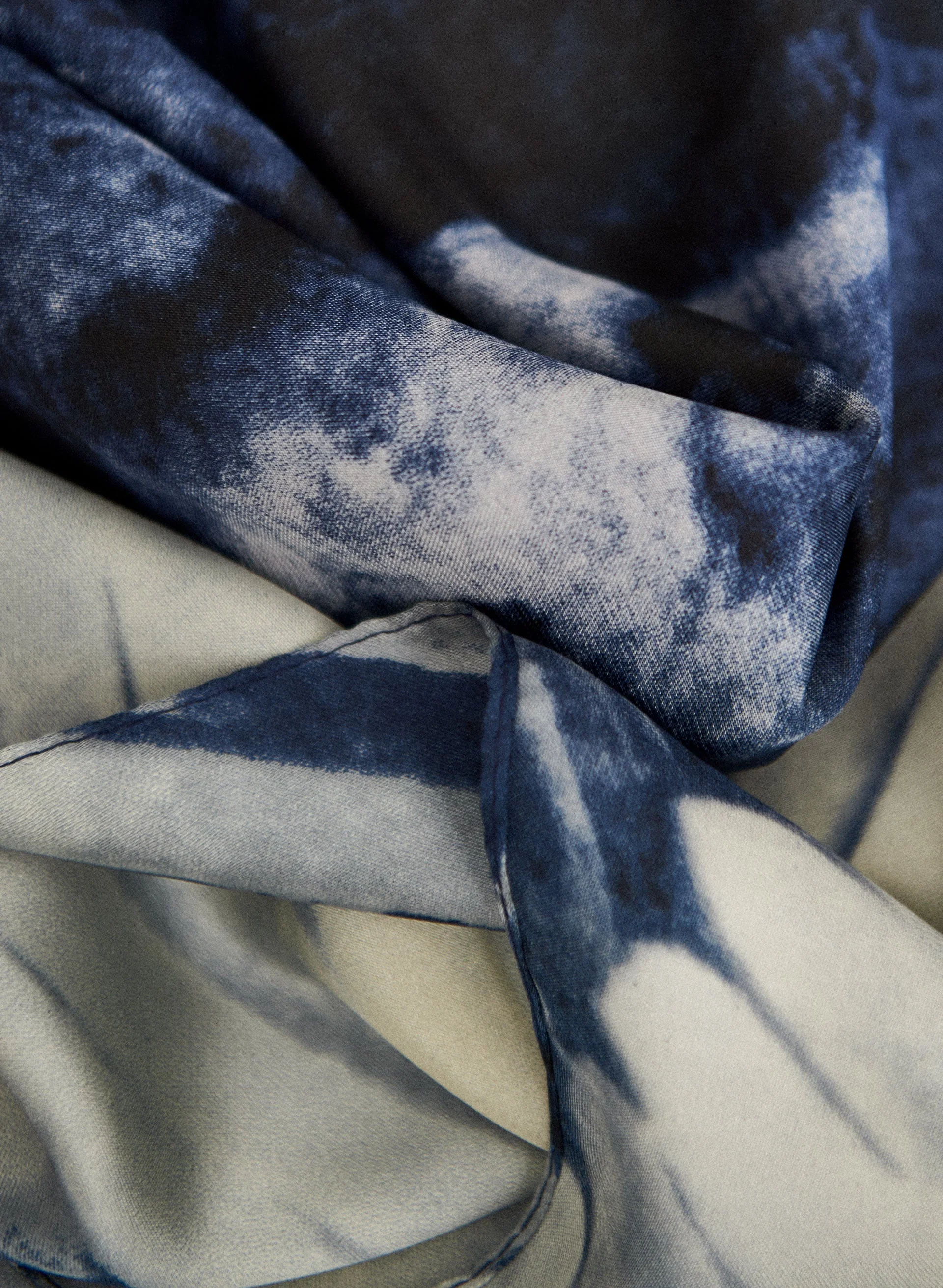 Abstract Wave Print Scarf - Image 2