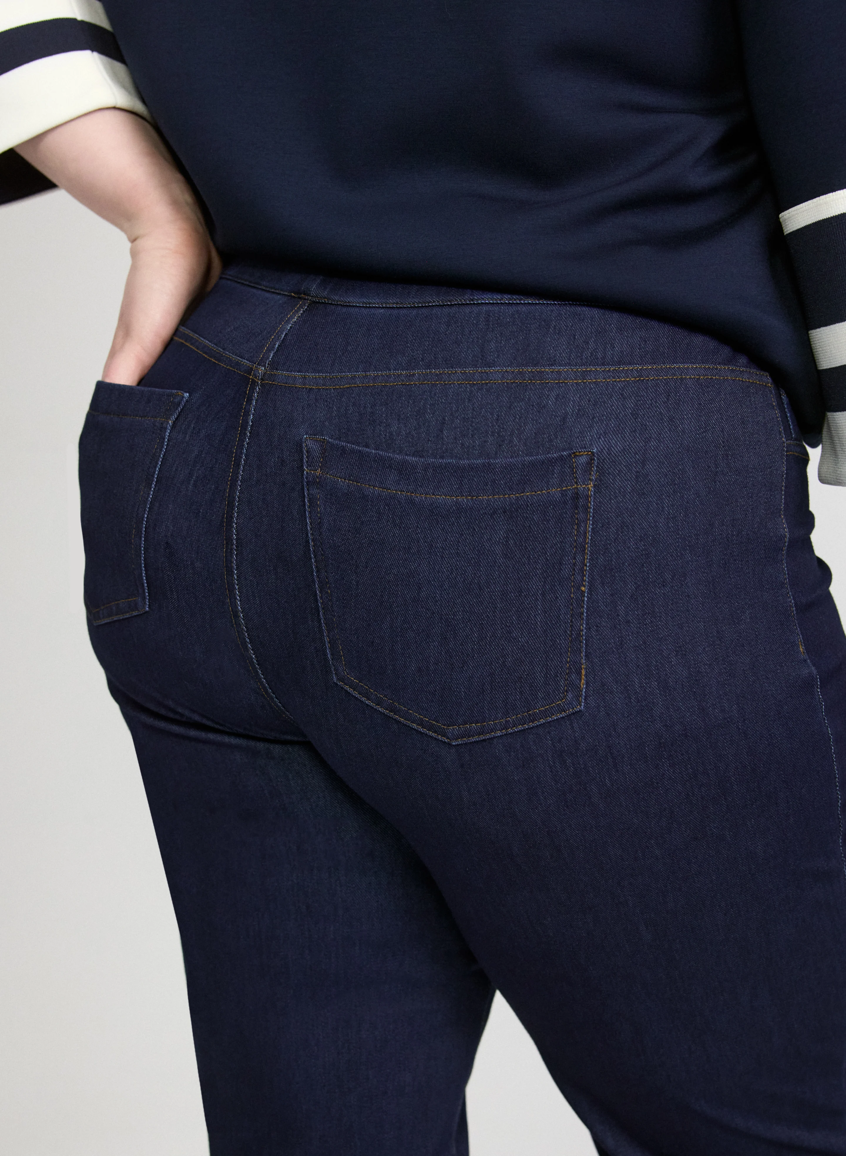 Comfort Stretch Straight-Leg Jeans - Image 10