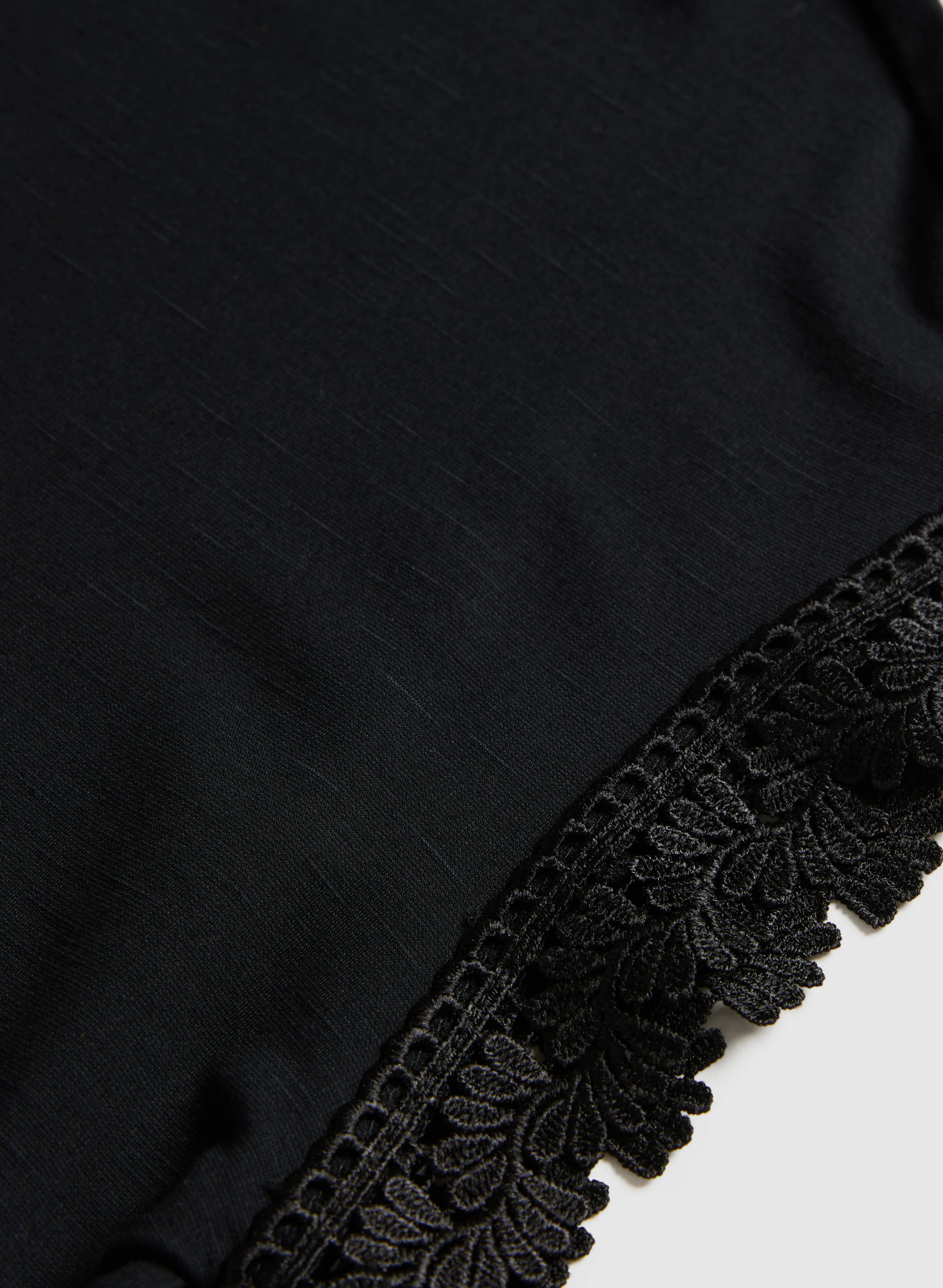 Crochet Trim T-Shirt - Image 7