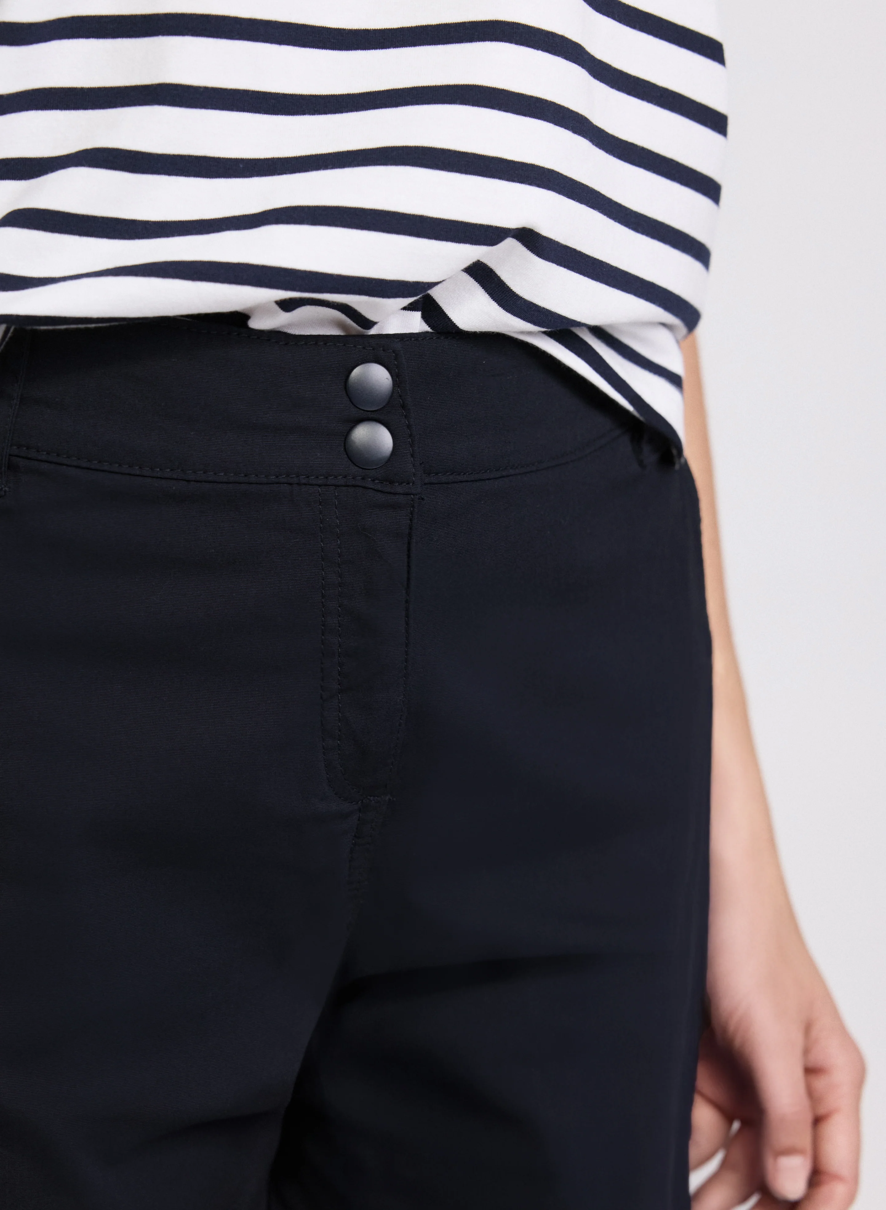 Cropped Drawstring Hem Cargo Pants - Image 4