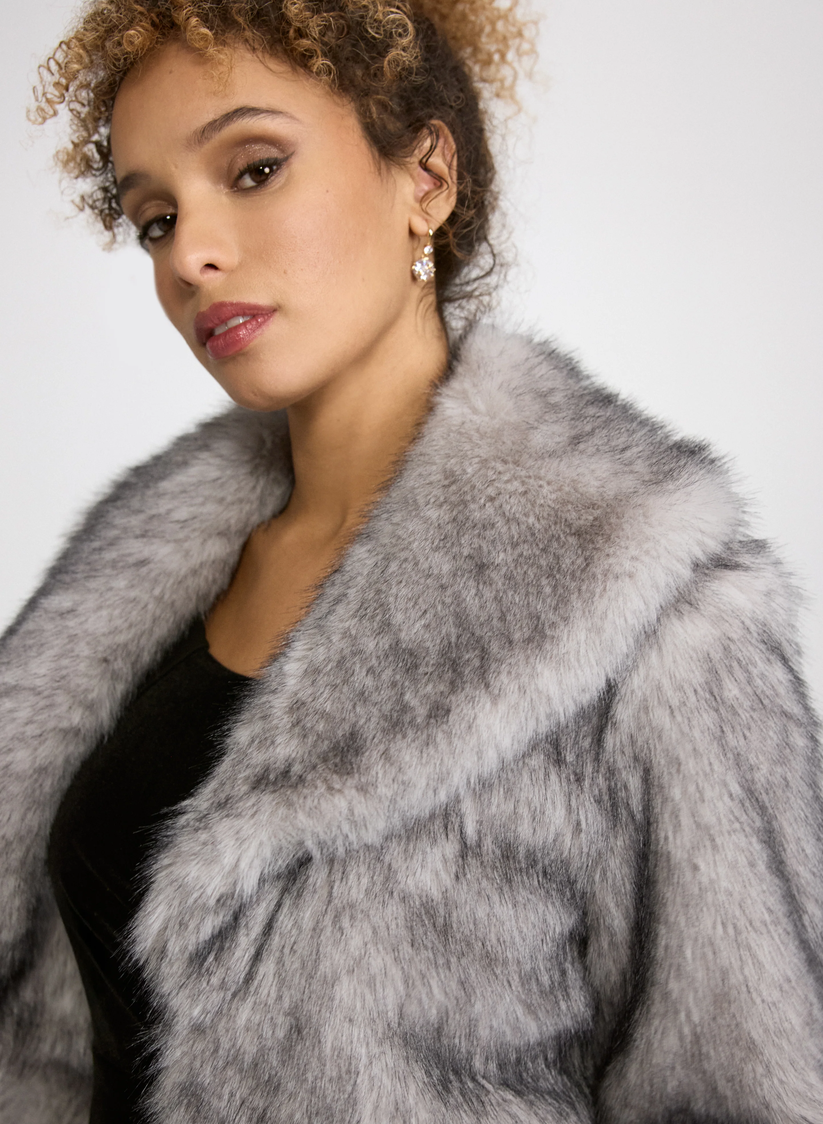 Cropped Faux Fur Jacket - Image 4