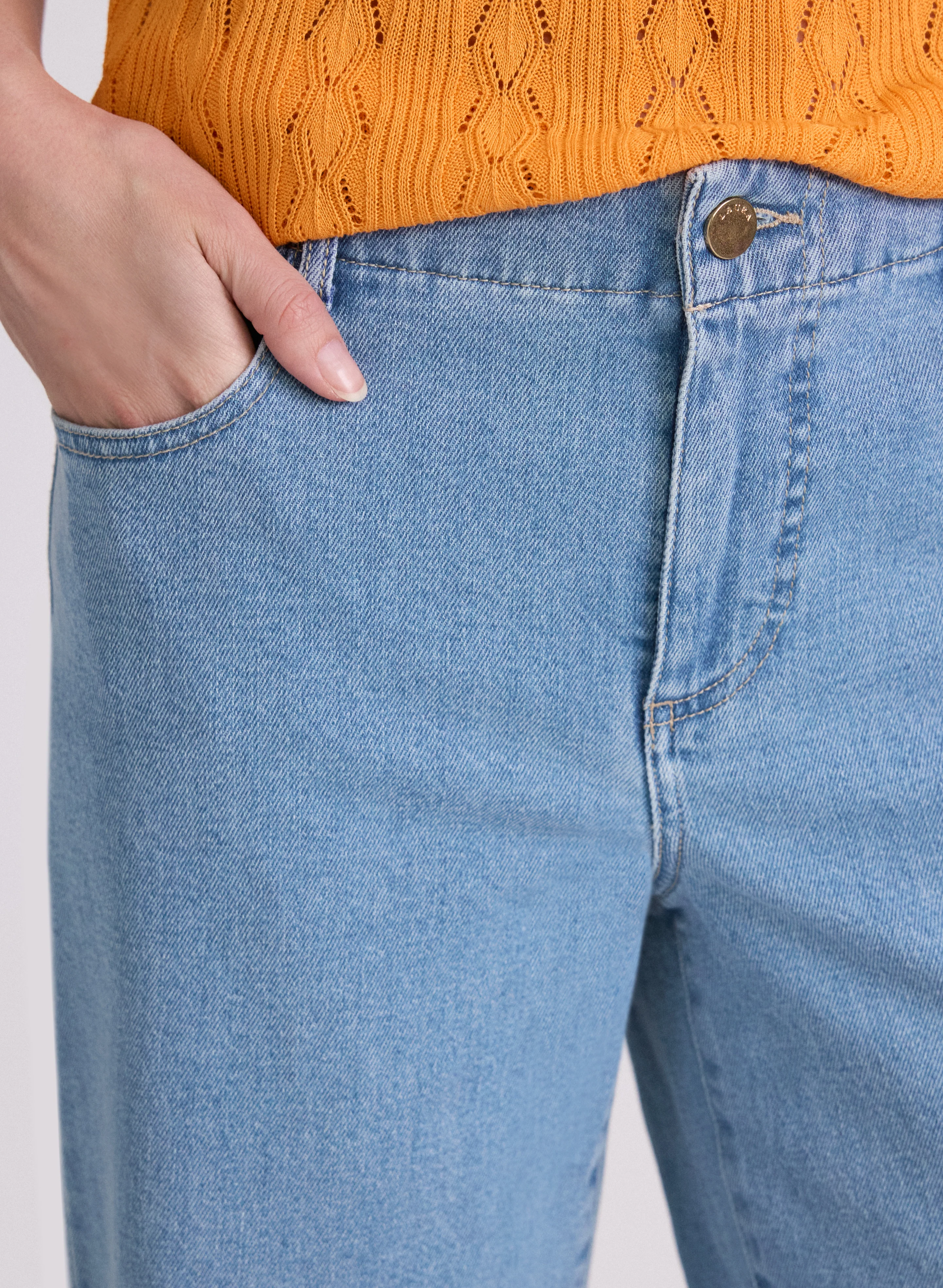 Cropped Wide-Leg Jeans - Image 6