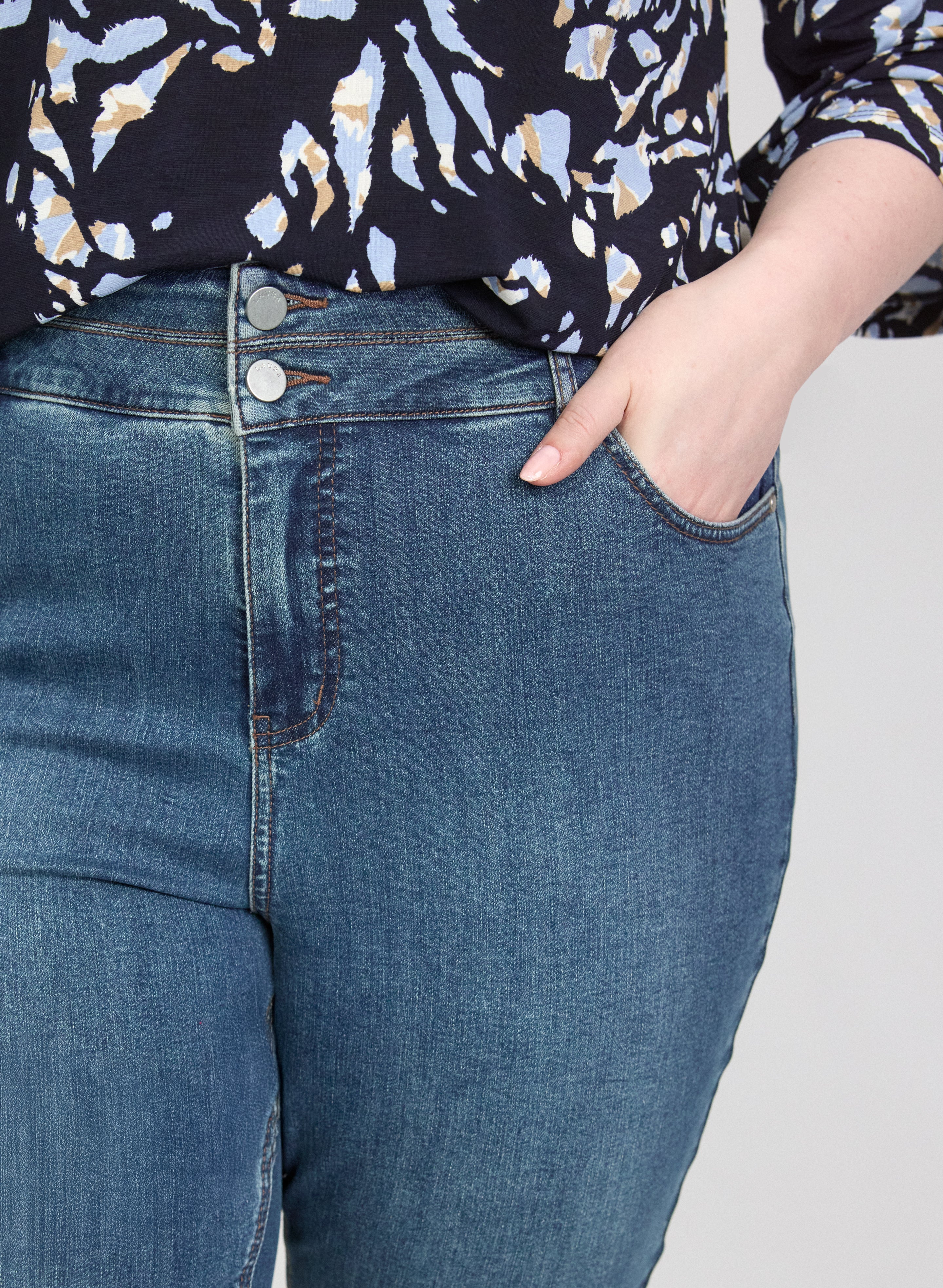 Double-Button Jeans - Image 2