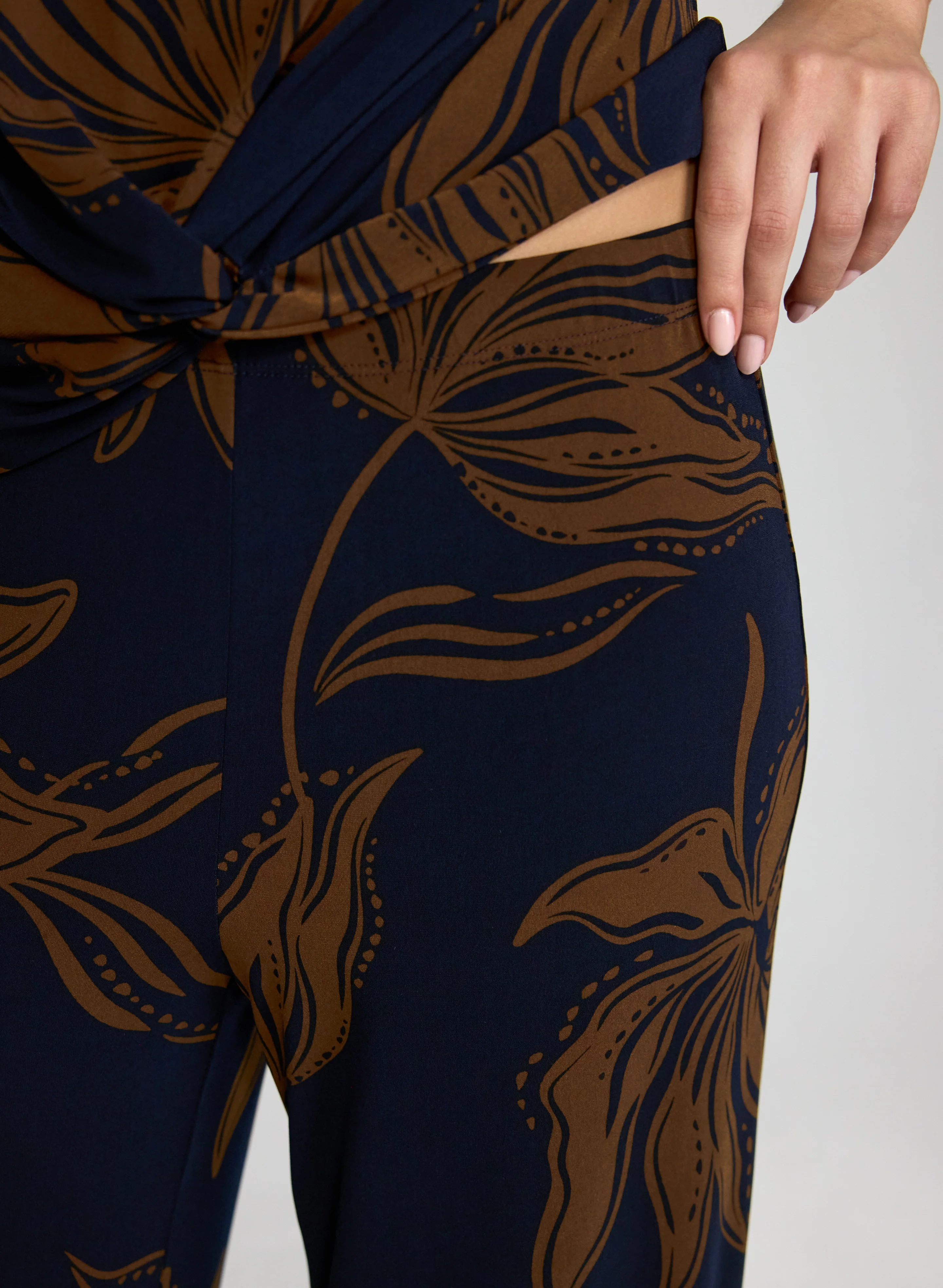 Floral Wide-Leg Pants - Image 5