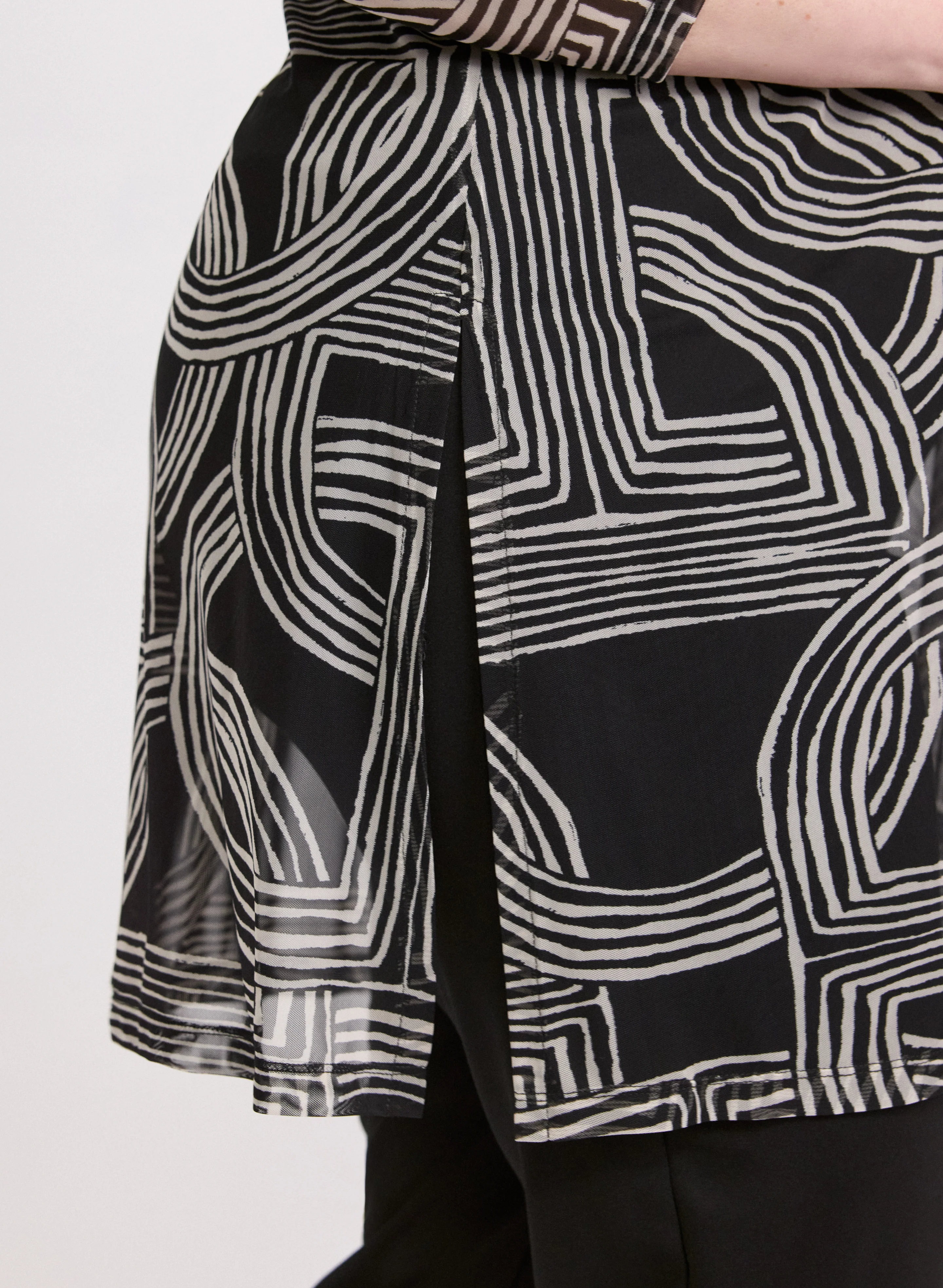 Geometric Mesh Cover-Up - Image 5
