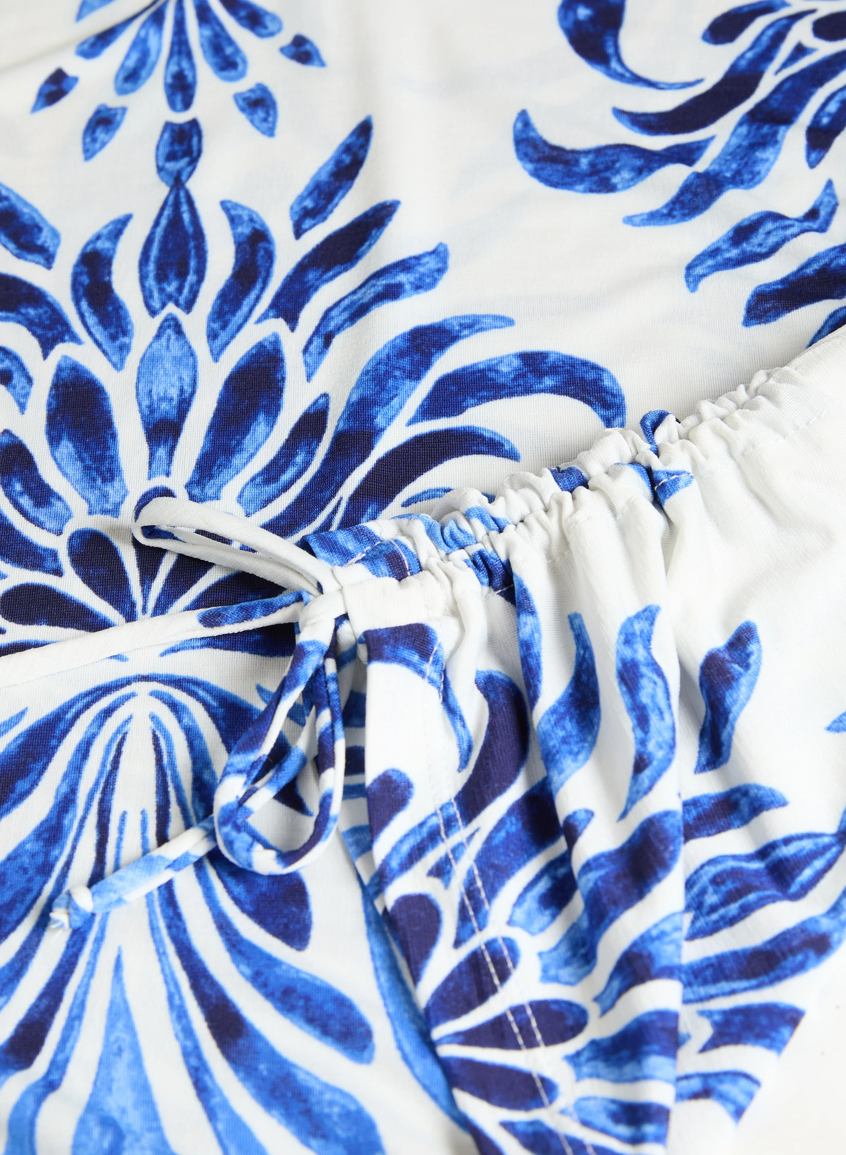 Leaf Print Flutter Sleeve Top - Image 7