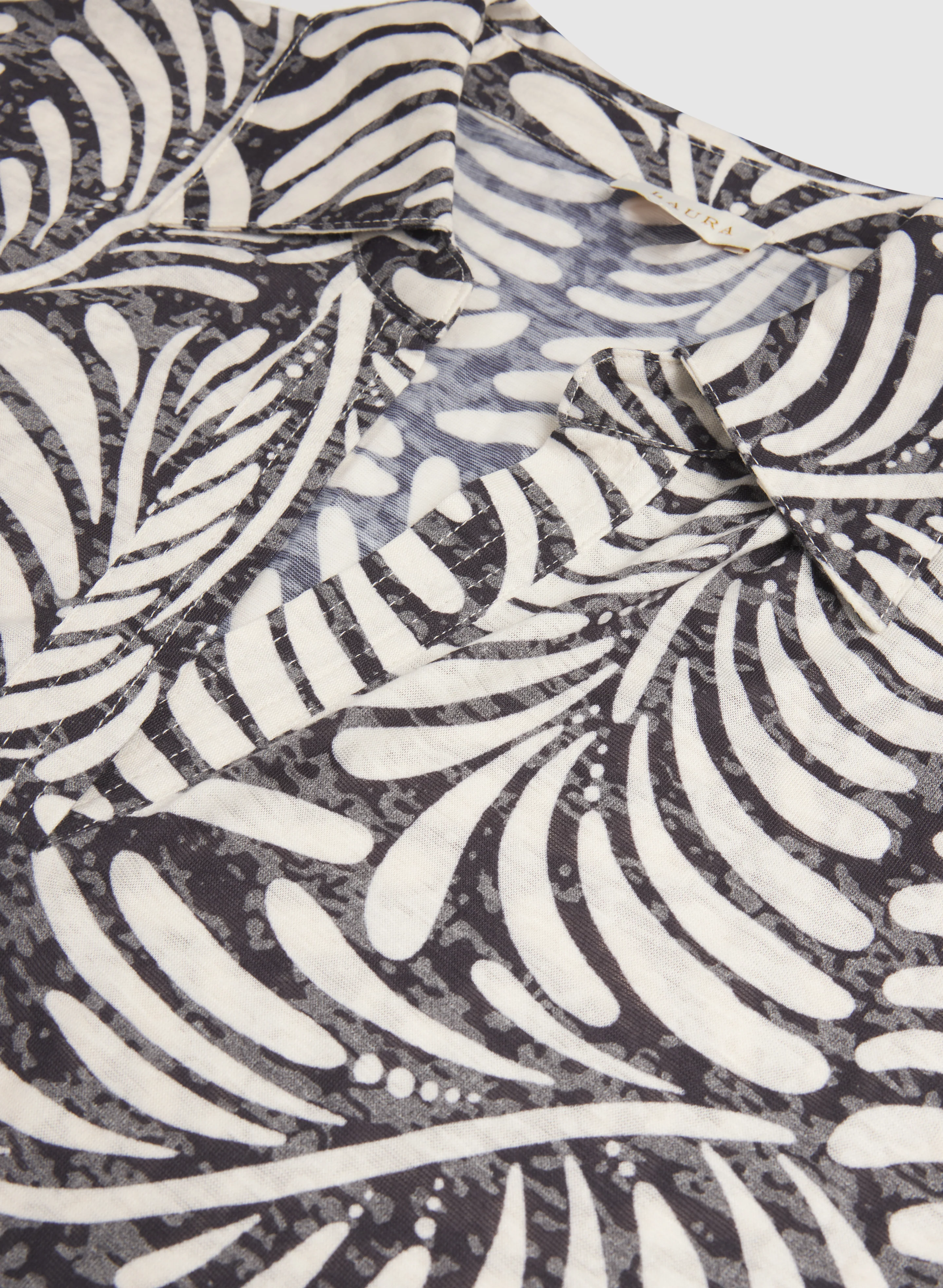 Leaf Print T-Shirt - Image 7