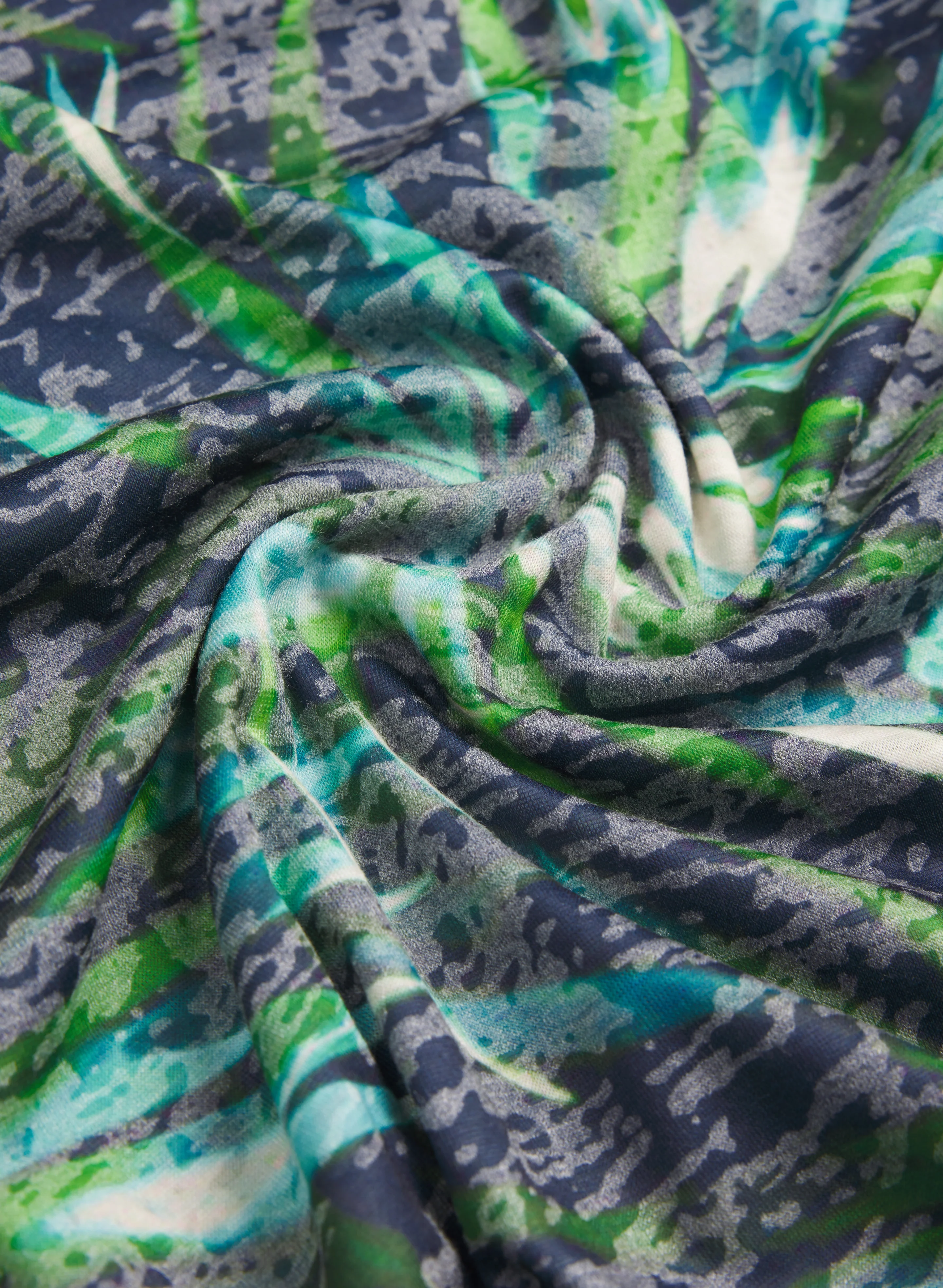 Leaf Print T-Shirt - Image 6