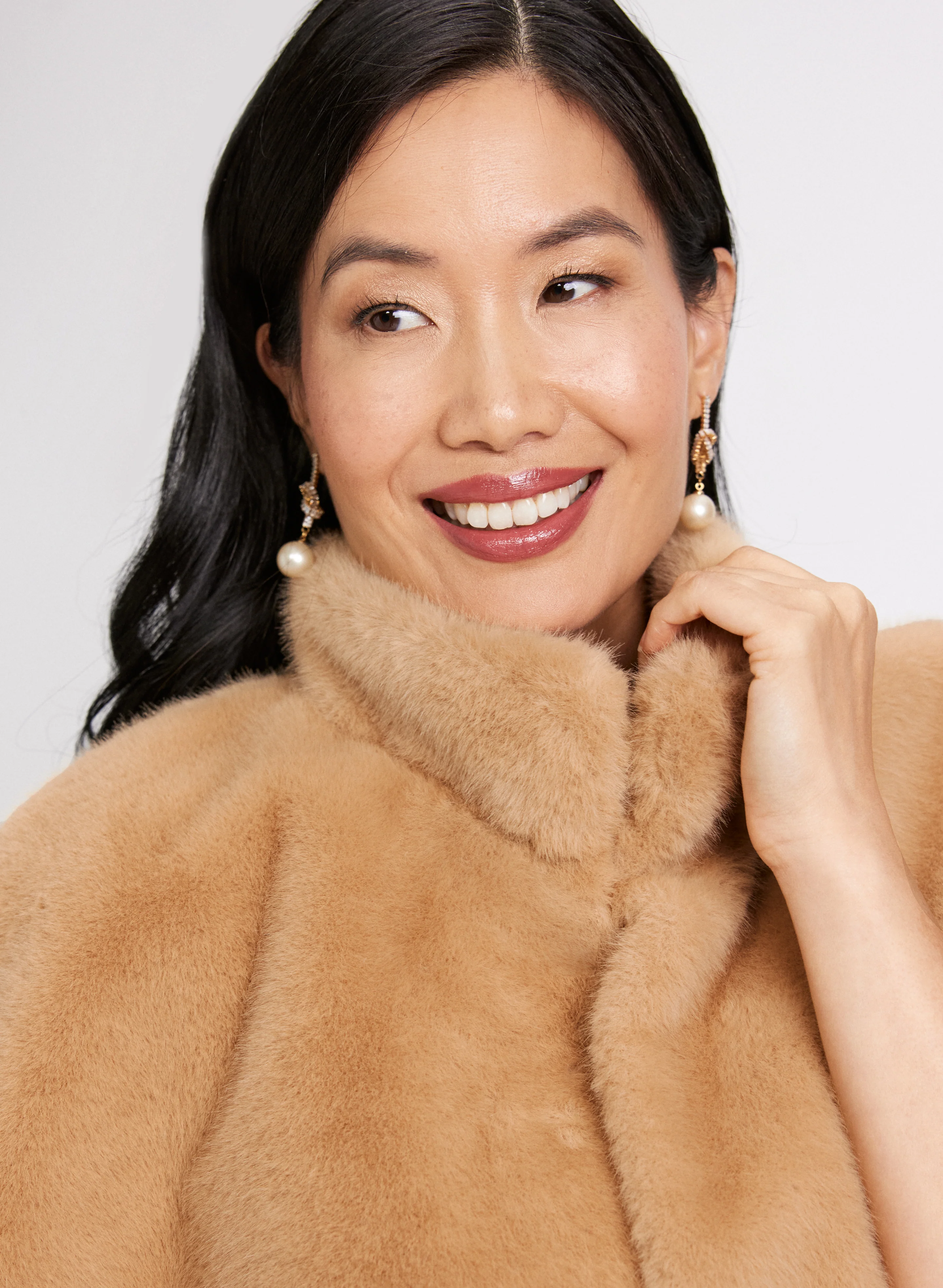 Mock Neck Faux Fur Cape - Image 5