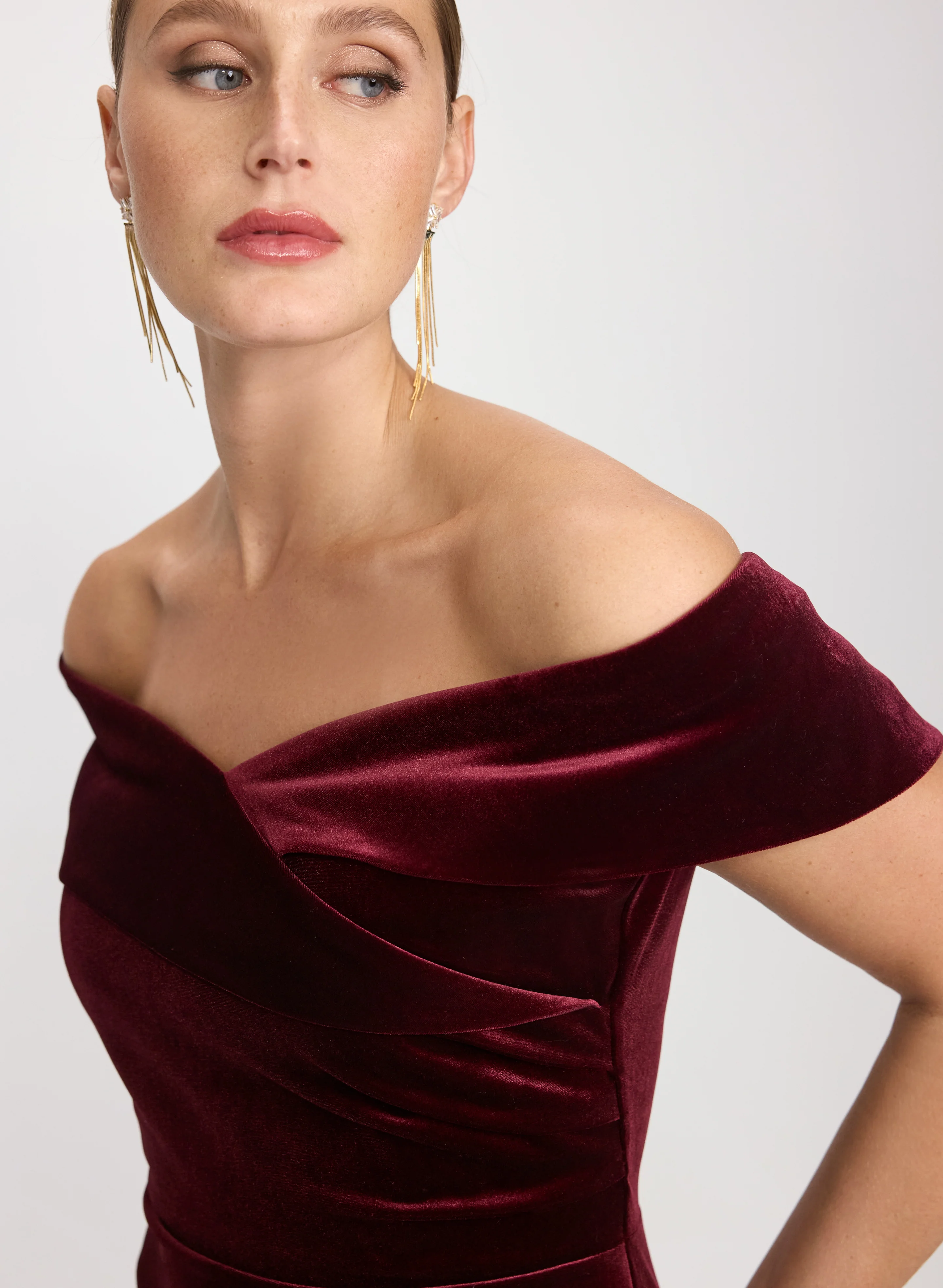Off-The-Shoulder Velvet Dress - Image 3