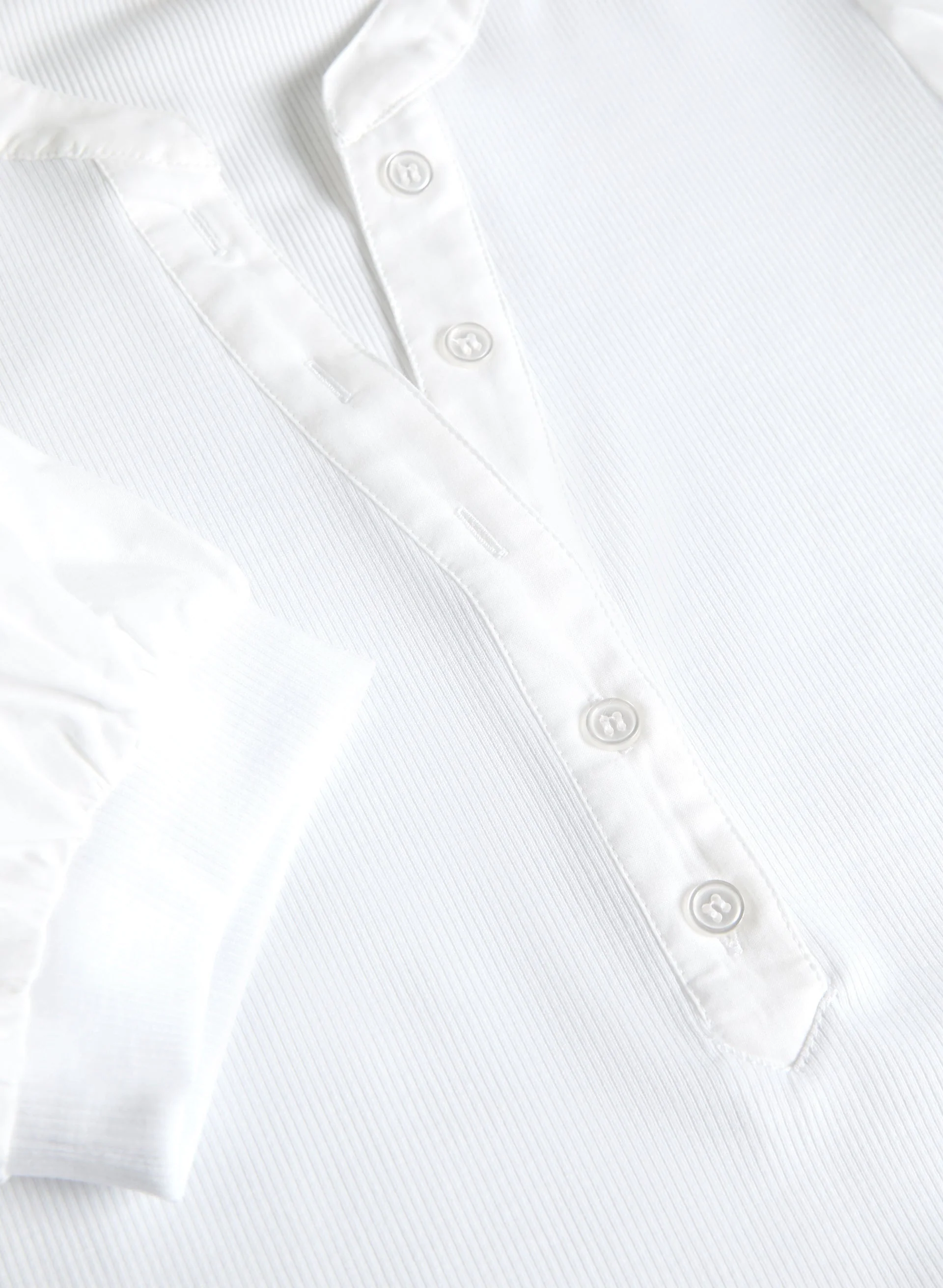 Puff-Sleeve V-Neck T-Shirt - Image 7