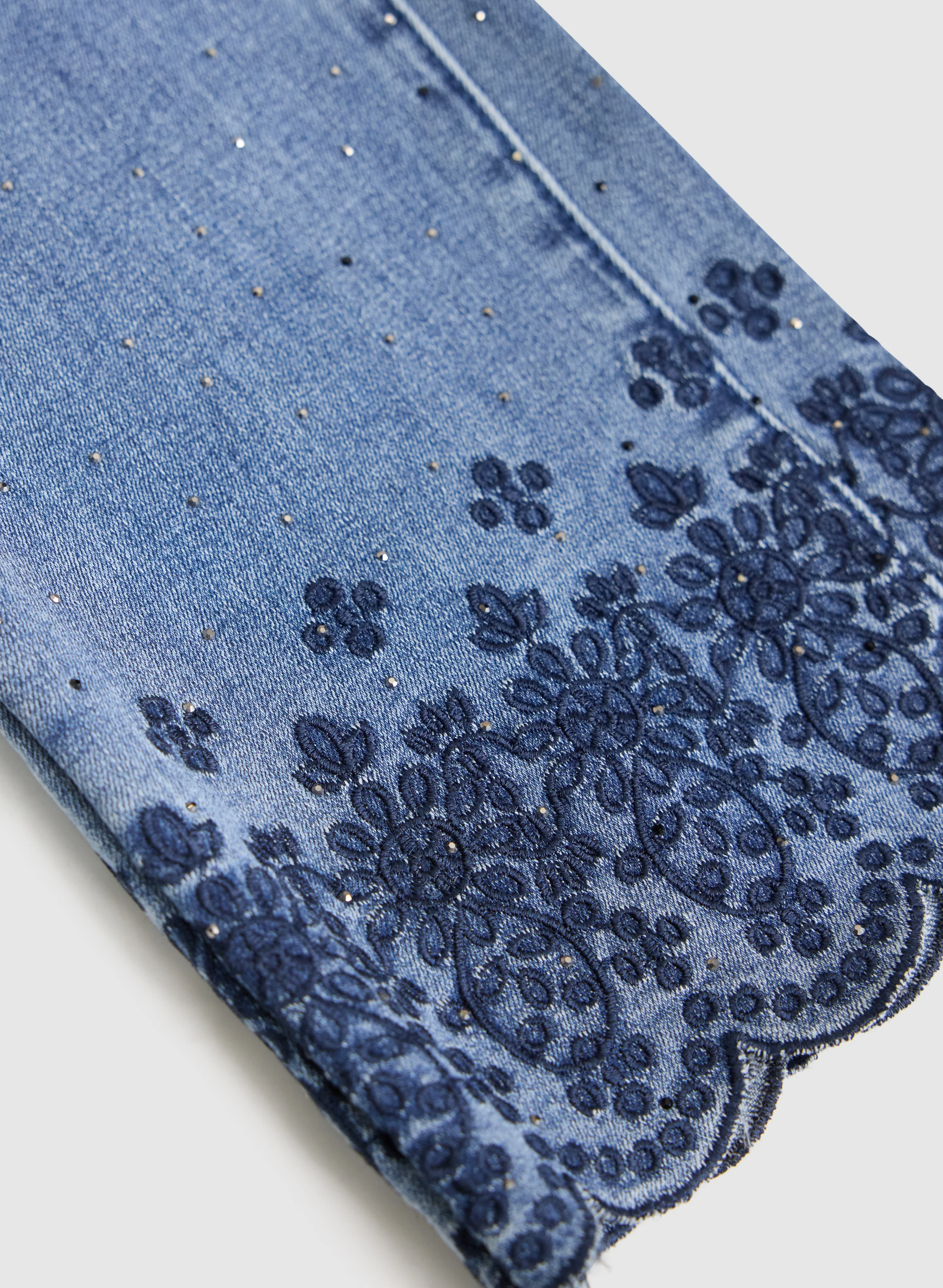 Scalloped Hem Straight-Leg Jeans - Image 7
