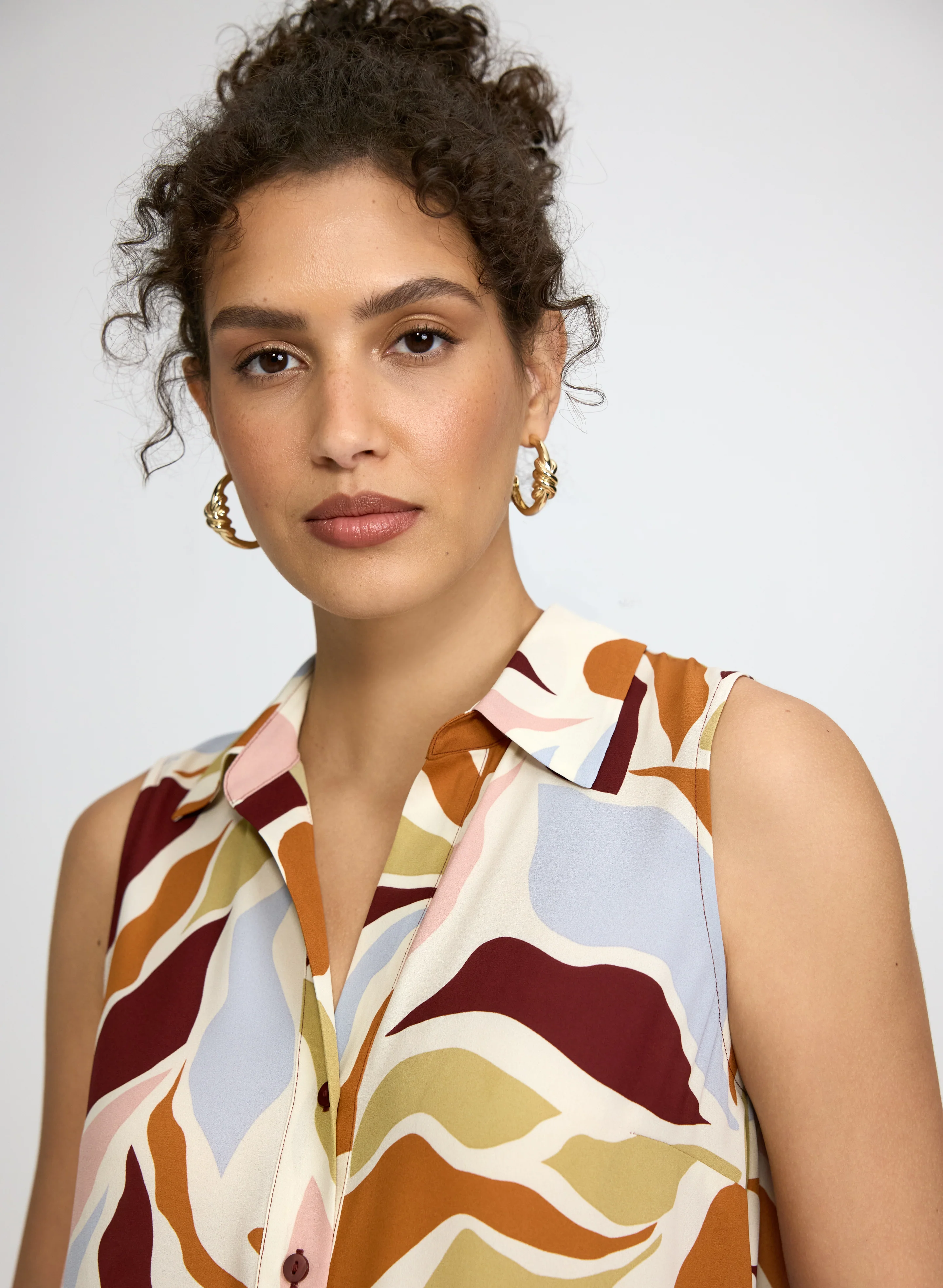 Sleeveless Abstract Blouse - Image 5