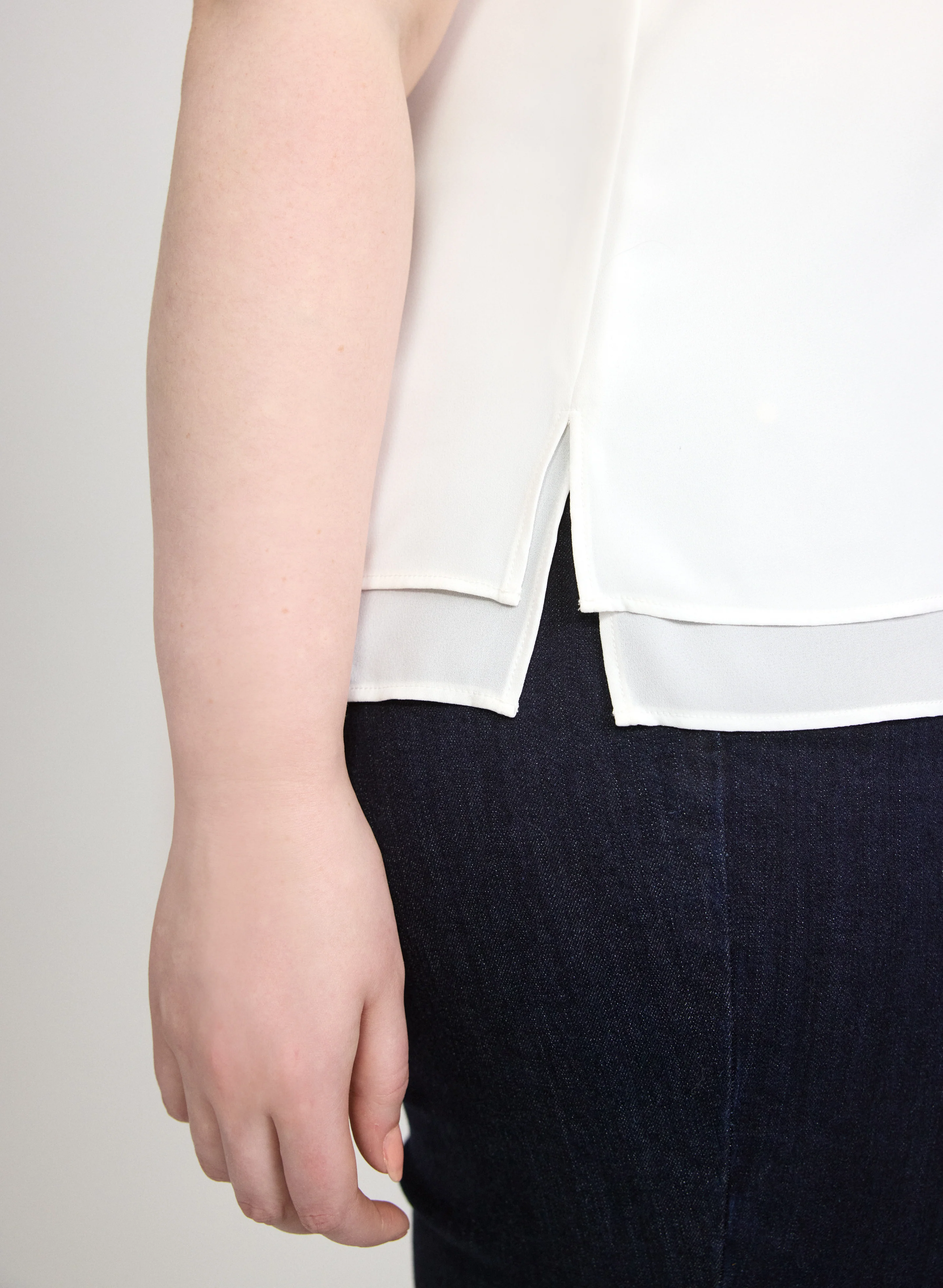 Sleeveless Crepe Blouse - Image 11