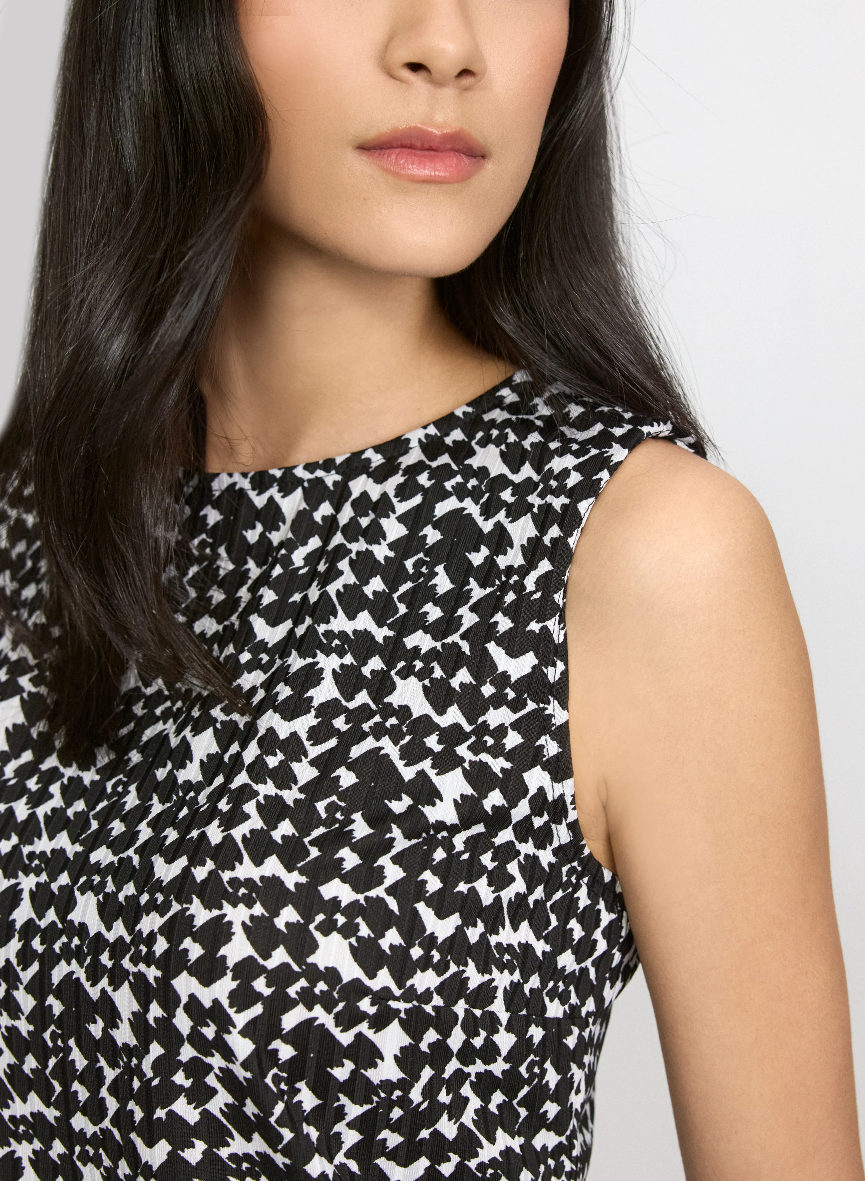 Sleeveless Geometric Print Top - Image 2