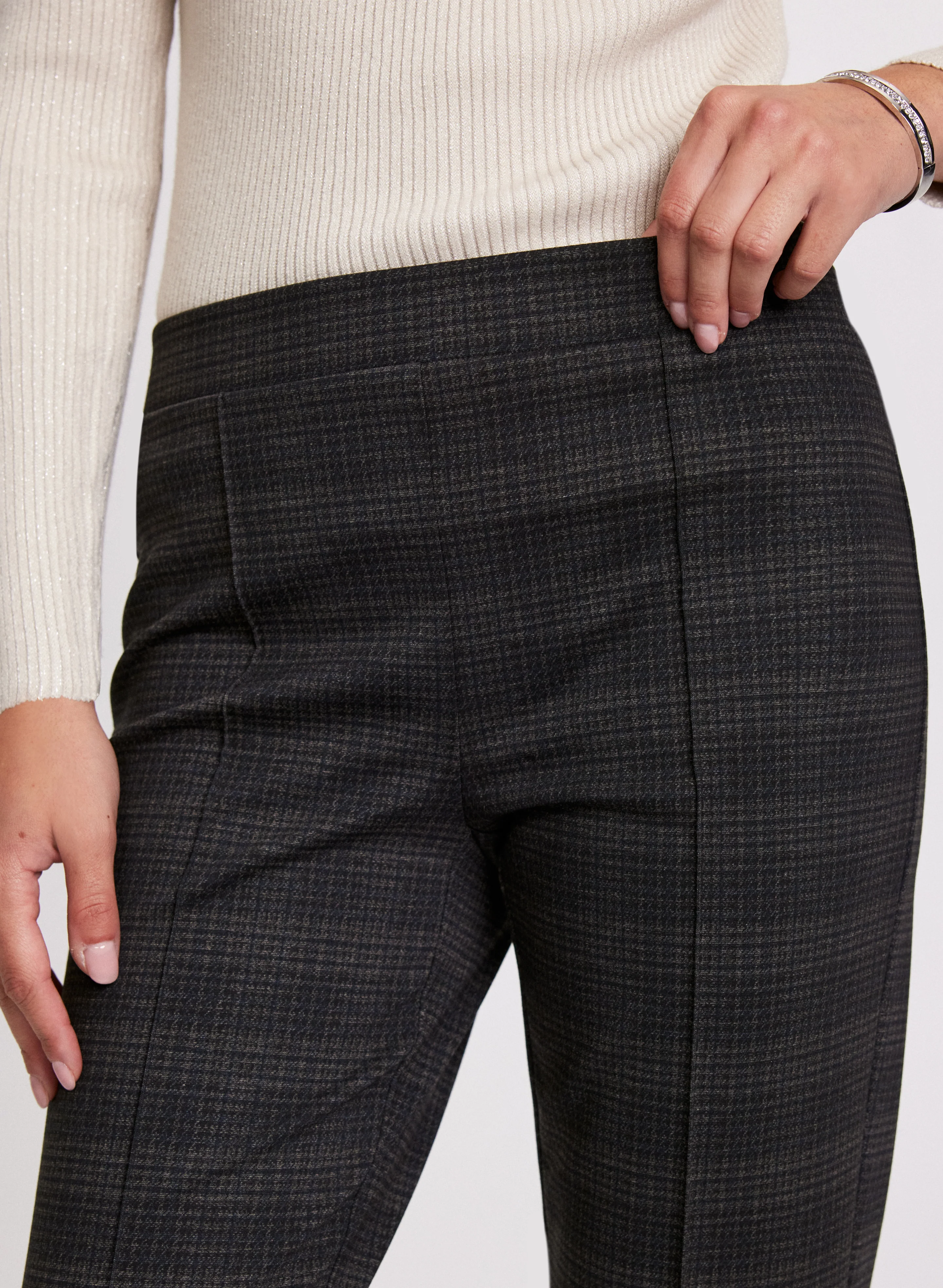 Sofia Plaid Print Slim-Leg Pants - Short - Image 5