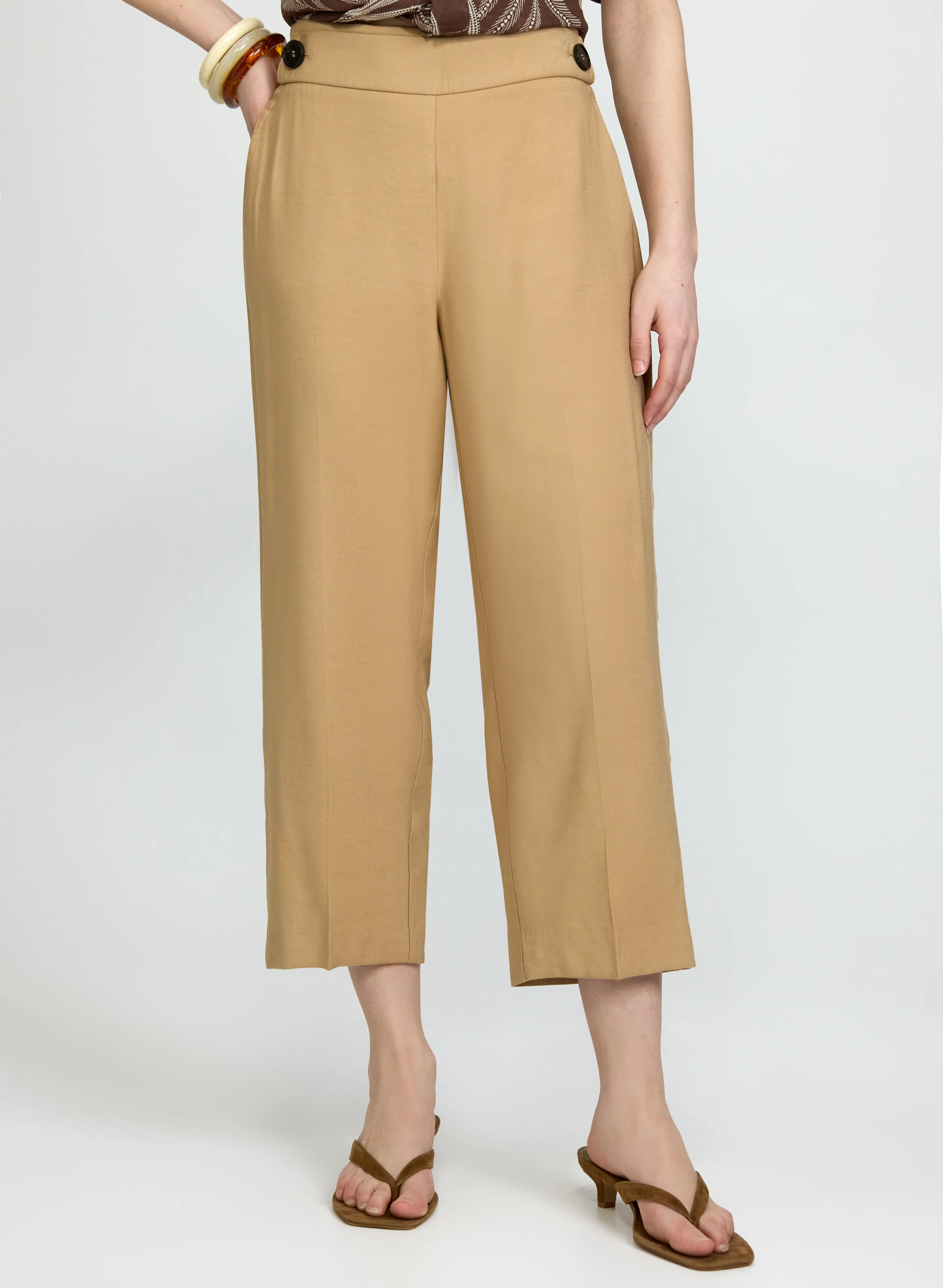Straight-Leg Pull-On Capris