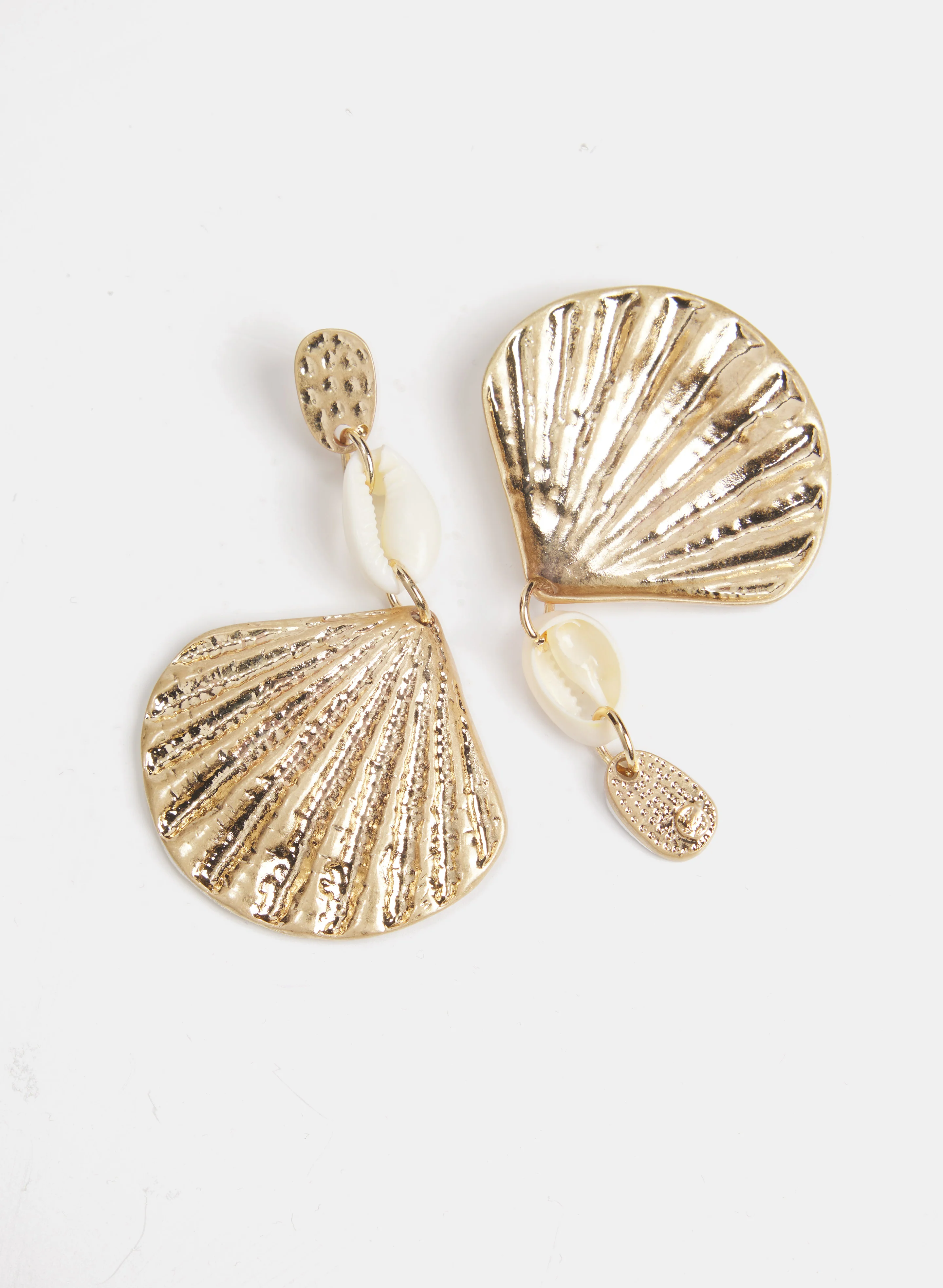Tiered Shell Earrings - Image 3