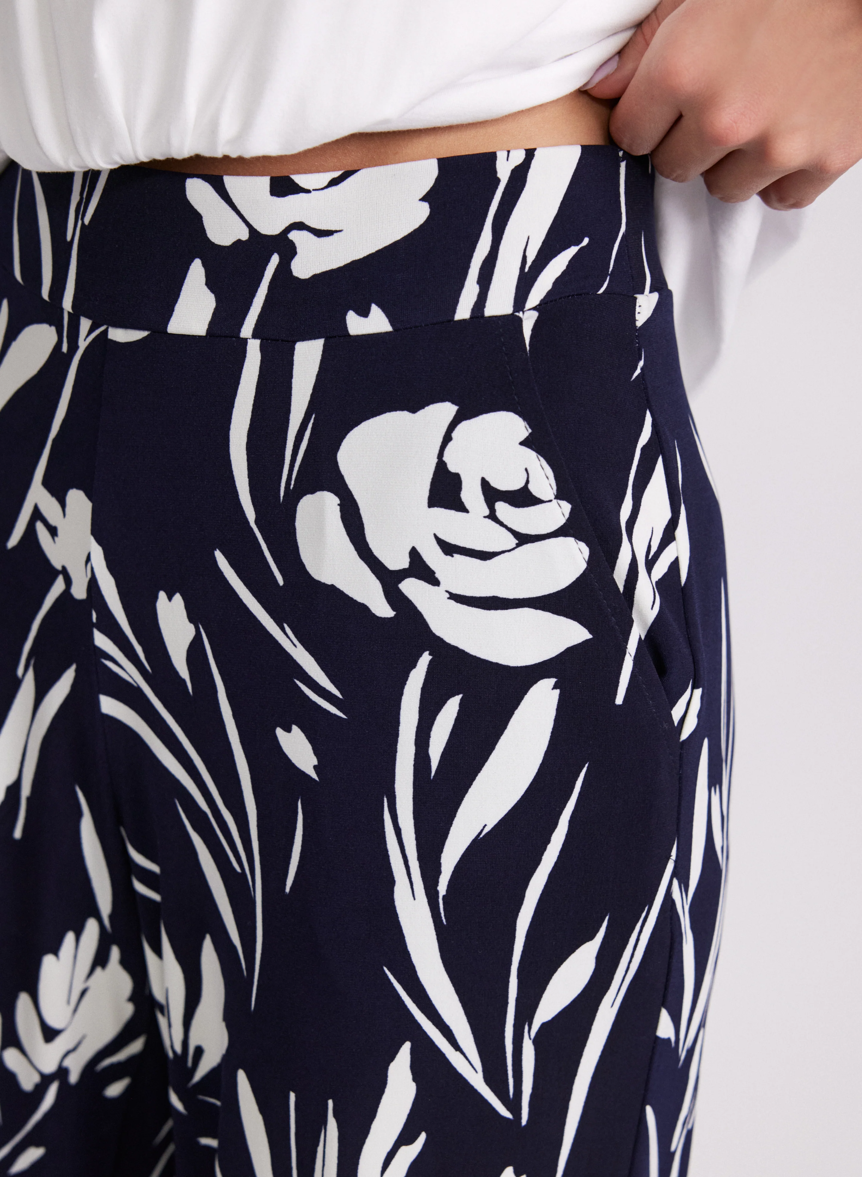 Wide-Leg Floral Print Pants - Image 2